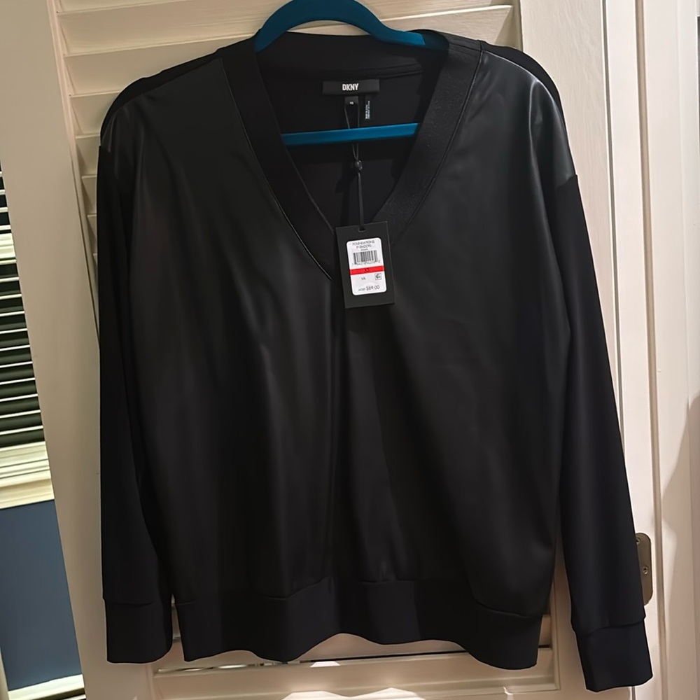 DKNY top